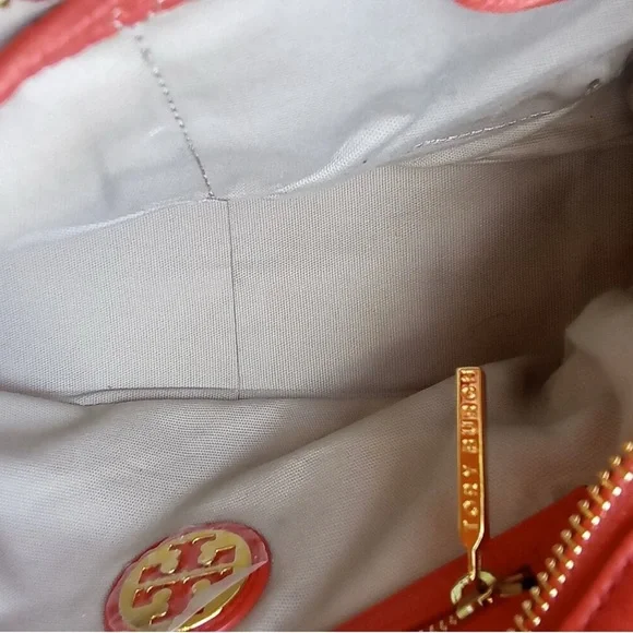 Tory Burch Amanda Classic Hobo – Red Pebbled Leather - Picture 12 of 16